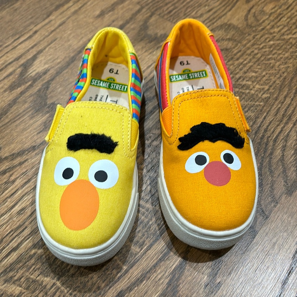 TOMS x Sesame Street Ernie and Bert size 9T brand new
